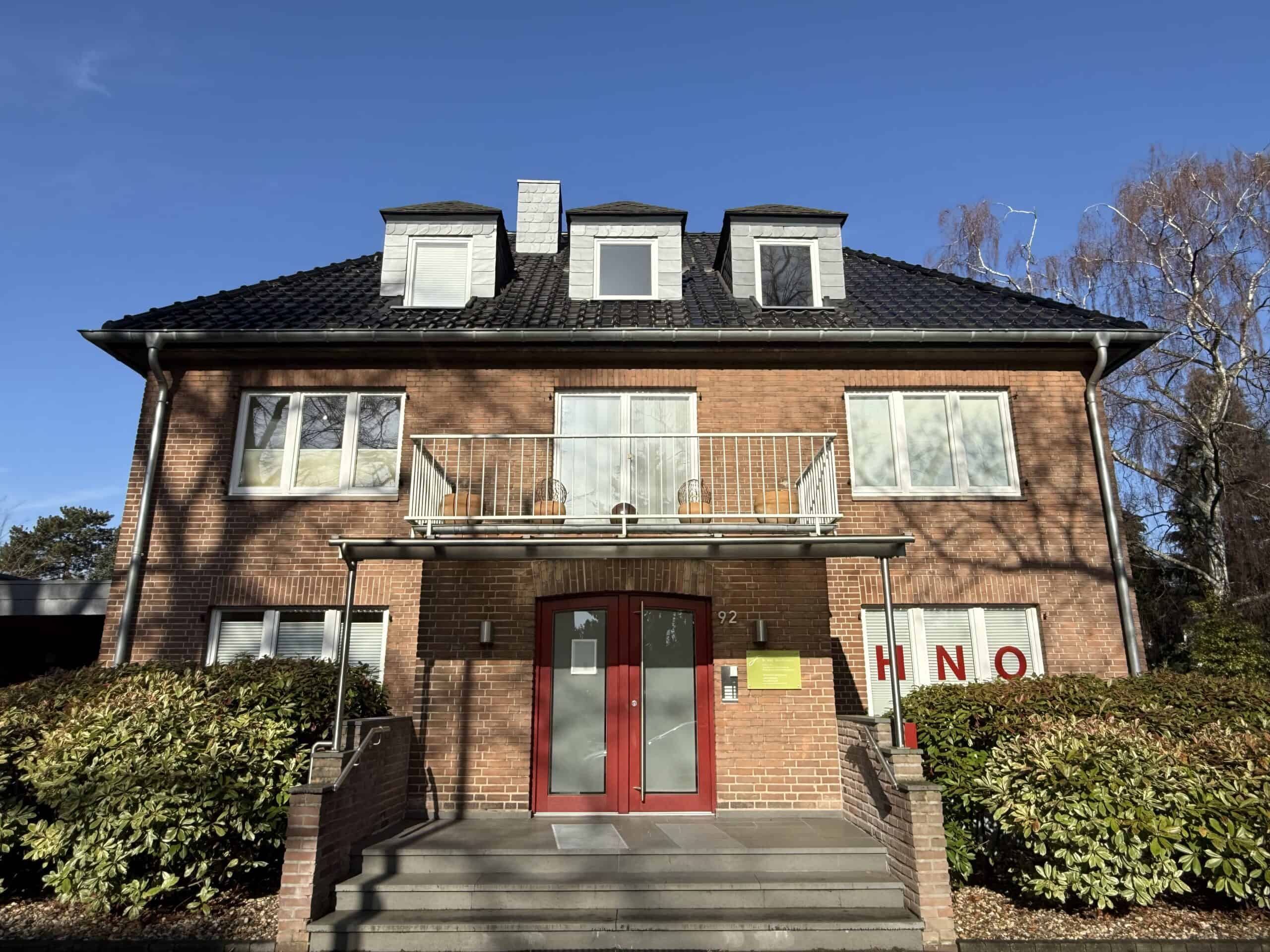 Außenansicht der HNO Privatpraxis Dr. Finnern in der Friedrich-Ebert-Straße 92 in Krefeld